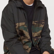 Load image into Gallery viewer, Men’s Camouflage Mesh-Lined Hooded Jacket
