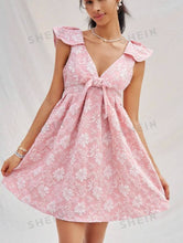 Load image into Gallery viewer, Fukro 3D Dimensional Jacquard With Textured Weaved Jacquard Floral Pattern for Making Raising Jacquard Women Dresses Clothings
