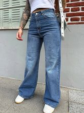 Load image into Gallery viewer, Vintage High-Waist Straight Jeans
