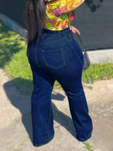Load image into Gallery viewer, High Waist Vintage Flared Jeans
