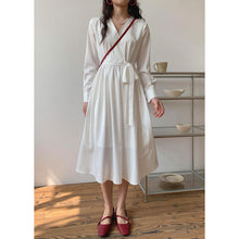 Load image into Gallery viewer, \u94ed 2021 autumn new french retro V-neck temperament strap waist slim dress female Q4051
