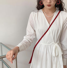 Load image into Gallery viewer, \u94ed 2021 autumn new french retro V-neck temperament strap waist slim dress female Q4051
