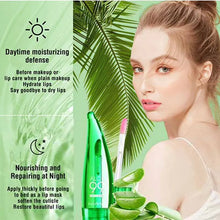 Load image into Gallery viewer, Moisturizing Aloe Vera Warming Lip Balm Is A Gentle, Non - Irritating, Long - Lasting And Easy - To - Apply Lip Care Product
