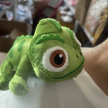 Load image into Gallery viewer, Cute Chameleon 15cm plush Sit on Shoulders Plush Toys Stuffed Creative Lizard Doll Clothing Accessories for Kid Birthday Gift
