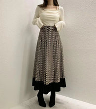 Load image into Gallery viewer, Retro Knitted Pleated Midi Skirt
