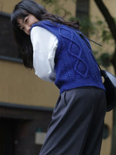 Load image into Gallery viewer, Minimal Knit Sweater Vest Women
