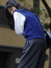 Load image into Gallery viewer, Minimal Knit Sweater Vest Women
