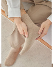 Load image into Gallery viewer, Combed Cotton Business Crew Socks
