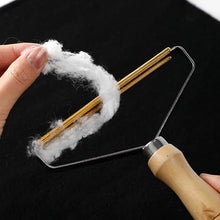 Load image into Gallery viewer, Portable Lint Remover Pet Hair Remover Brush Manual Lint Roller Sofa Clothes Cleaning Lint Brush Fuzz Fabric Shaver Brush Tool
