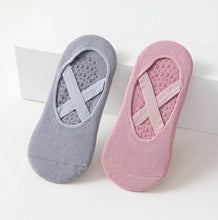 Load image into Gallery viewer, Grip Fit Yoga Sock Set
