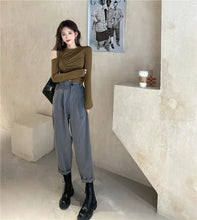 Load image into Gallery viewer, Slim Hollow Detail Tee Women
