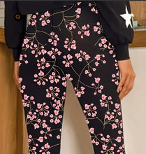 Load image into Gallery viewer, Women's Elegant and Fashionable Floral Print Leggings, Stylish Women's Basic Layer Long Pants
