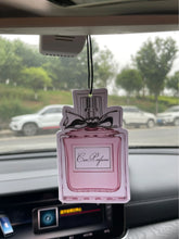 Load image into Gallery viewer, Perfume Bottle Pattern/Freesia Fresh Scent Five-Star Unisex Car Perfume and Non-Toxic Air Freshener |   Natural Essential Oils and Aromatherapy Scent Tablets (Noroili/Grapefruit/Cedar) |   Hanging Type and Dual-Purpose as a V
