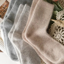 Load image into Gallery viewer, Plush Winter Mid Tube Socks
