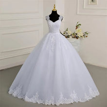 Load image into Gallery viewer, Sleeveless Wedding Dresses Classic Sweetheart Vestido De Noiva Luxury Lace Bridal Ball Gown Formal Robe De Mariee Customized
