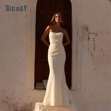 Load image into Gallery viewer, Modern Backless Mermaid Bridal Gown
