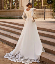 Load image into Gallery viewer, Elegant Lace Long Sleeve Wedding Dress
