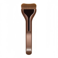 Load image into Gallery viewer, Professiona Makeup Brush, Curved Soft Bristle Foundation Brush for Even Application, Travel-Friendly
