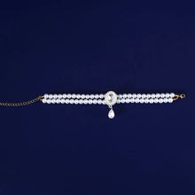 Load image into Gallery viewer, Pet Accessories Double Layer Pearl Pet Necklace Sweet Flower Pendant Cat Neck Chain Adjustable Pet Pearl Collar Photograph
