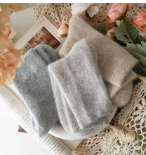 Load image into Gallery viewer, Plush Winter Mid Tube Socks
