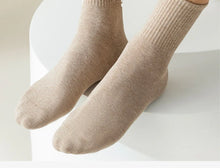 Load image into Gallery viewer, Combed Cotton Business Crew Socks

