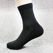 Load image into Gallery viewer, Men’s Breathable Cotton Crew Socks
