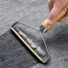 Load image into Gallery viewer, Portable Lint Remover Pet Hair Remover Brush Manual Lint Roller Sofa Clothes Cleaning Lint Brush Fuzz Fabric Shaver Brush Tool
