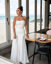 Load image into Gallery viewer, Elegant Backless Sleeveless Evening Gown
