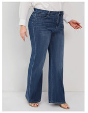 Load image into Gallery viewer, Plus Size Wide Leg Jeans
