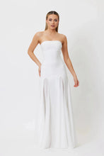 Load image into Gallery viewer, Elegant Backless Sleeveless Evening Gown
