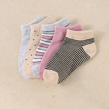 Load image into Gallery viewer, Adorable Kids Pattern Sock Set
