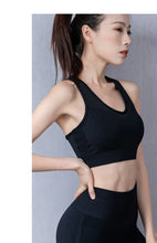 Load image into Gallery viewer, Plus Size Women's Sports Bra High Support Breathable Moisture Wicking Running Workout Fitness Athletic Underwear
