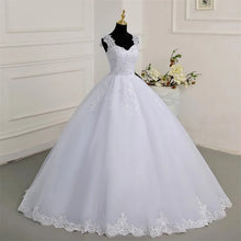 Load image into Gallery viewer, Sleeveless Wedding Dresses Classic Sweetheart Vestido De Noiva Luxury Lace Bridal Ball Gown Formal Robe De Mariee Customized
