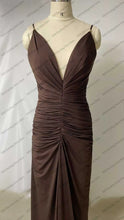 Load image into Gallery viewer, Elegant Evening Dress Pleated Straight Prom Dresses Sleeveless V-Neck Party Cocktail Gowns Wedding Guest Dress 2026 Customized

