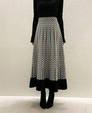 Load image into Gallery viewer, Retro Knitted Pleated Midi Skirt
