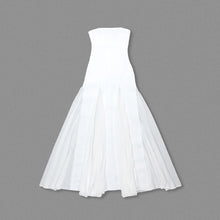 Load image into Gallery viewer, Elegant Backless Sleeveless Evening Gown
