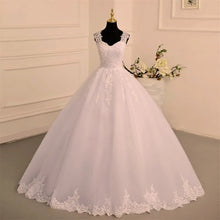 Load image into Gallery viewer, Sleeveless Wedding Dresses Classic Sweetheart Vestido De Noiva Luxury Lace Bridal Ball Gown Formal Robe De Mariee Customized
