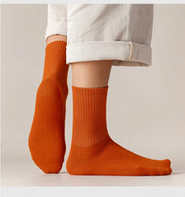 Load image into Gallery viewer, Combed Cotton Business Crew Socks
