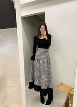 Load image into Gallery viewer, Retro Knitted Pleated Midi Skirt
