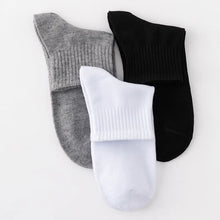 Load image into Gallery viewer, Premium Men's Everyday Mid-Calf Socks
