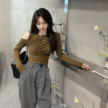 Load image into Gallery viewer, Slim Hollow Detail Tee Women
