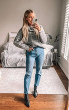 Load image into Gallery viewer, Women Fall Pullover Sweater Turtleneck Plaid Long Sleeve Loose Casual Chunky Checked Knit Winter Sweaters Jumper Tops
