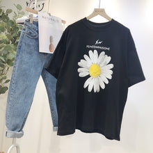 Load image into Gallery viewer, Products Net red super fire short sleeve small daisy t-shirt

