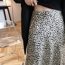 Load image into Gallery viewer, Lu Xi light ripe satin leopard skirt female new high waist net
