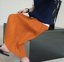 Load image into Gallery viewer, Japanese pleated skirt loose slime long section
