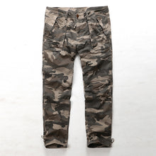 Load image into Gallery viewer, Men&#39;s sports trousers with camouflage print
